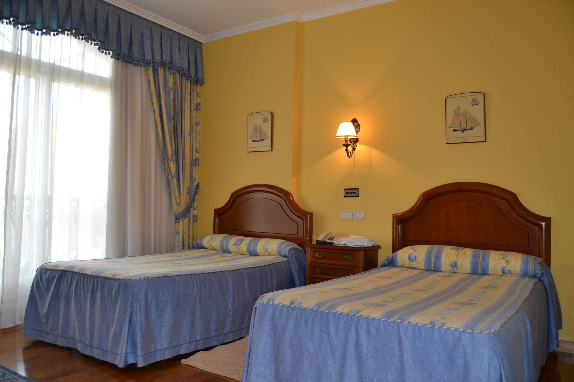 Hotel Playa Compostela Vilagarcia de Arousa Exterior photo